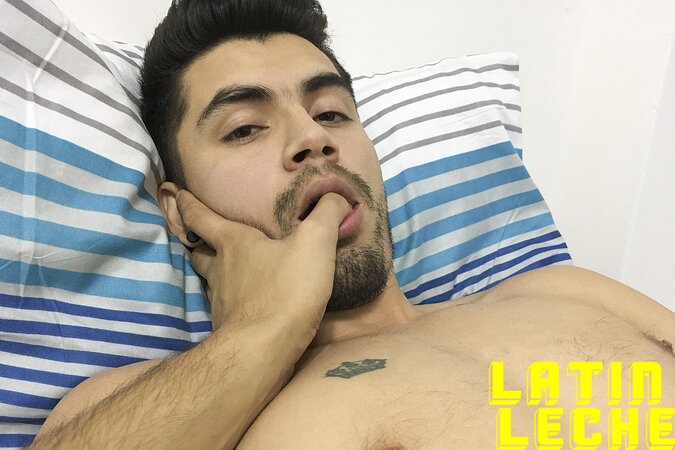 Xstian sits on dick grunting to hot leche explosion