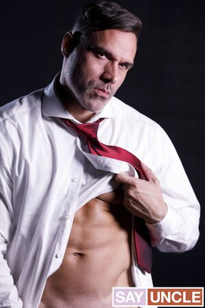 Manuel Skye plugs Elder Thyle Knoxx's ass for wild punishment