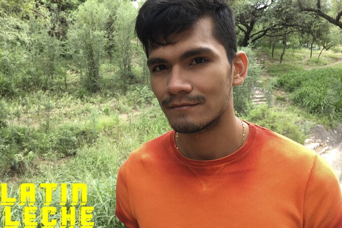 Street-scouted Josue kisses uncut cock in park-to-apartment cash flip