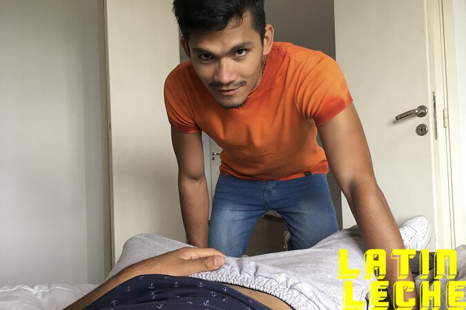 Street-scouted Josue kisses uncut cock in park-to-apartment cash flip