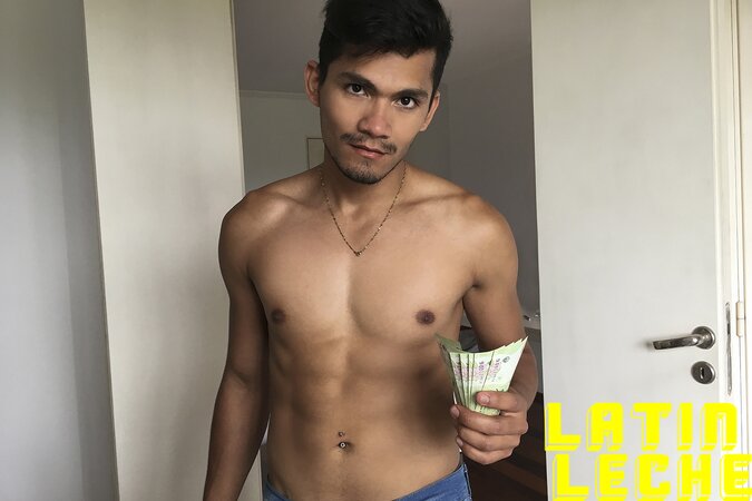 Street-scouted Josue kisses uncut cock in park-to-apartment cash flip