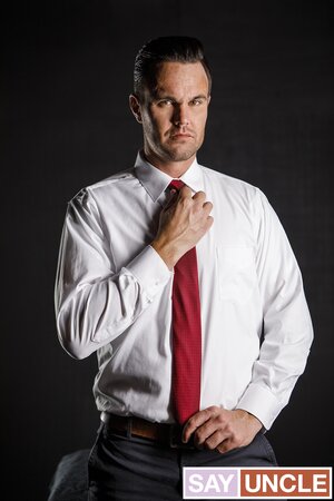 Jake Hill deepthroats President Beau Reed's cock publicly