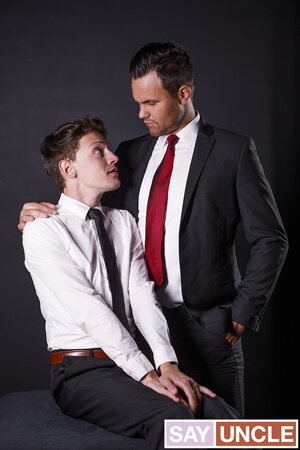 Edward Terrant deepthroats President Beau Reed's big dick