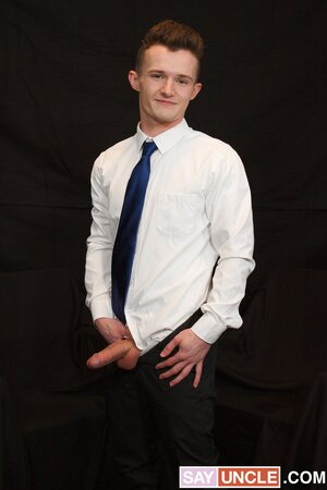 Jonah Wheeler fucks Grant Ducati's tight ass to prove obedience