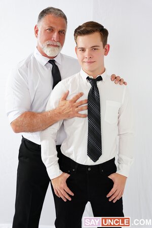 Ryan Russo sucks President Rick Kelson's hairy cock in ritual