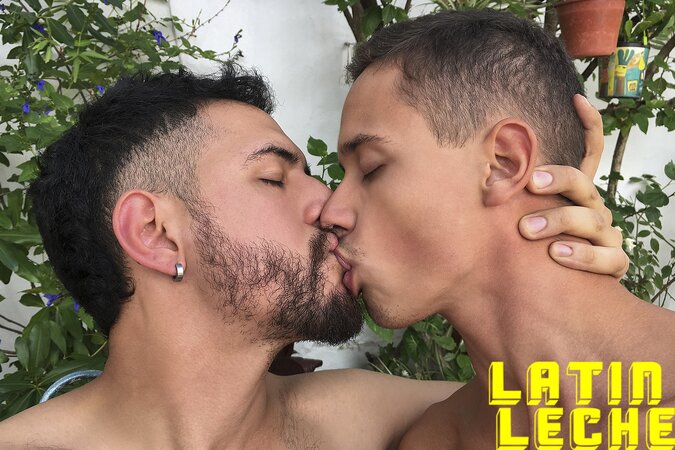 Felix rawdogs Mauri's tight hole for pesos in Buenos Aires