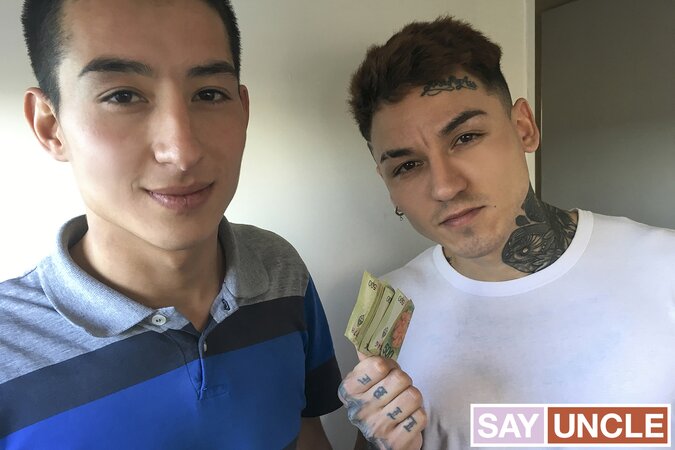 Rodrigo barebacks Axel's ass on camera for cash