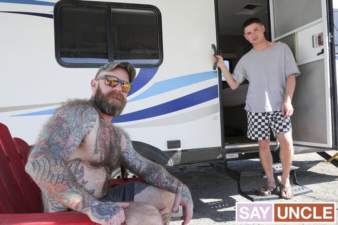 Jack Dixon barebacks Dylan Hayes' tight ass in trailer park