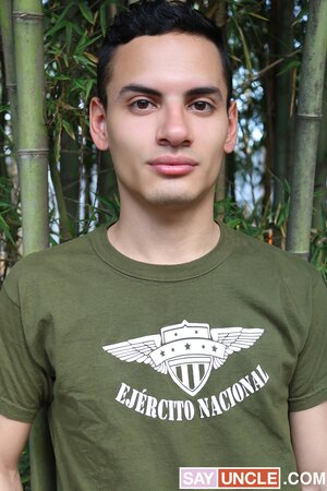 Felix Harris fucks Felix Bonnet’s tight ass bareback