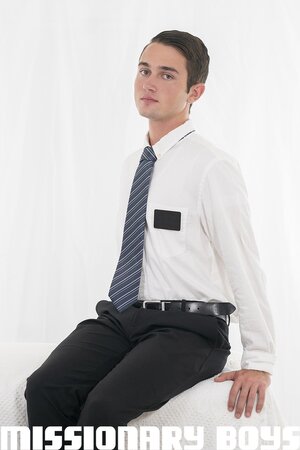 Mason Anderson rides Greg McKeon reverse cowboy