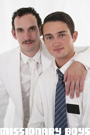 Mason Anderson rides Greg McKeon reverse cowboy