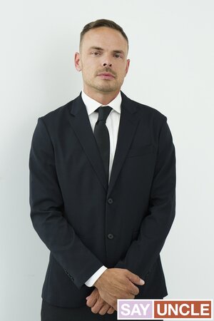 Trent Summers checks Kai Masters then rims his hole