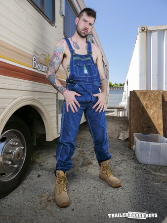 Brogan finds new hole and breeds Buck Richards hard in the park