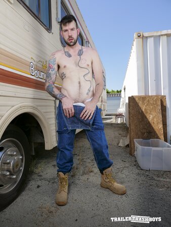 Brogan finds new hole and breeds Buck Richards hard in the park