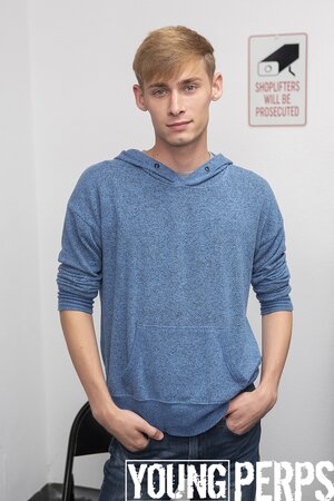 See how BBC hunk cums on smooth twink chest