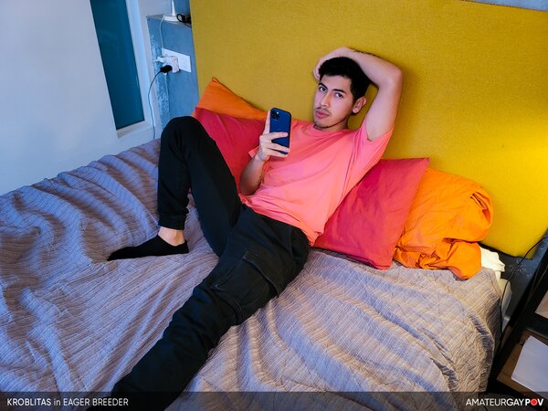 Roommate Kroblitas begs for deep creampie before date