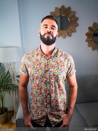 Kinky Excelsior jerks hairy cock in leather gear