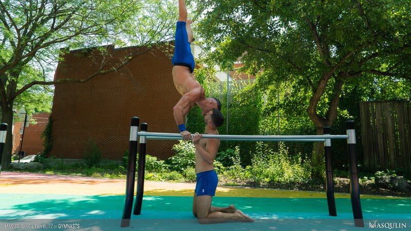 Manuel Skye teaches gymnast Tan Blitz with his huge dick