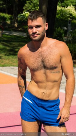 Manuel Skye teaches gymnast Tan Blitz with his huge dick