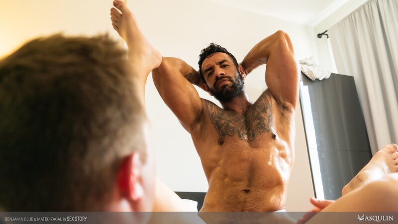 Benjamin Blue reads the dirty story and gets fucked by Mateo Zagal