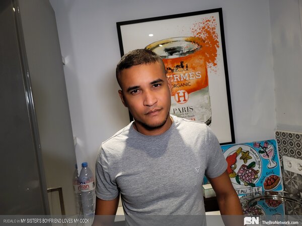 Rudalo kneels for thick cock after shower door invitation ruse