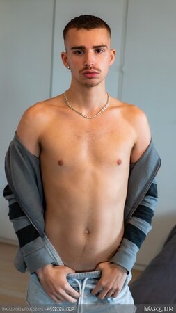 Ryan Jacobs wakes king-size Romeo Davis with monster uncut cock suck