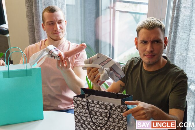 Teddy Torres gifts stepson William Moore to Mateo Zagal's bareback pounding