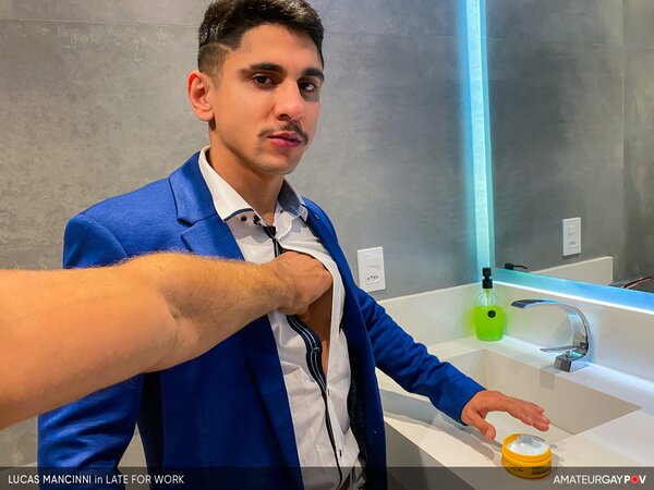 Lucas Mancinni gets facial cumshot to release work tension