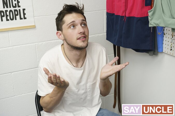 Jesse Zeppelin face fucks Ryland Kingsman in security office deal