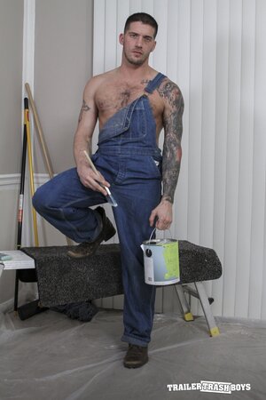 Quin Quire sucks Ty Roderick's balls before bareback ass pounding