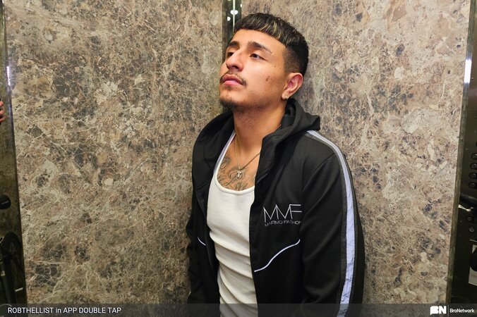 Robthellist earns second hookup with charismatic ass and blowjob