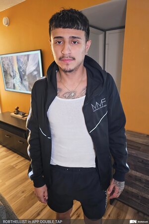 Robthellist earns second hookup with charismatic ass and blowjob