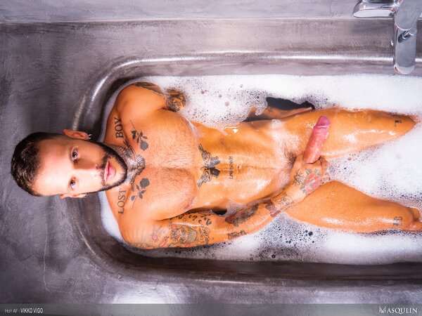 Vikko Vigo double fists his thick Spanish cock solo