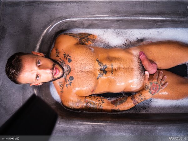 Vikko Vigo double fists his thick Spanish cock solo