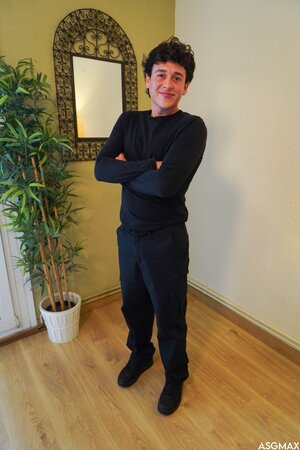 Johnny Ford raw breeds thirsty Dmitry Simonit in Barcelona