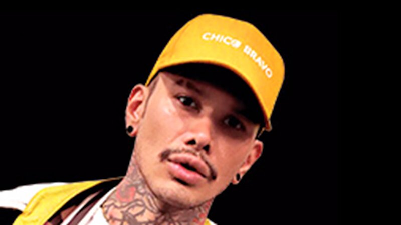 Six pornstars raw public orgy live at Hustlaball 2019