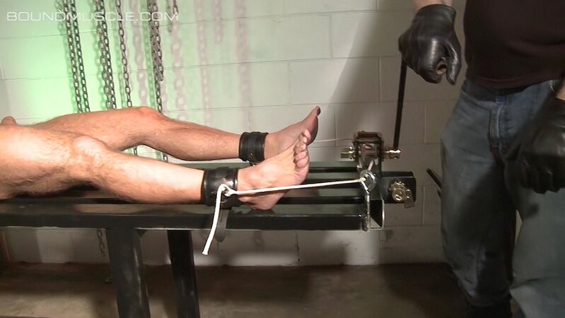 Dire Callahan racks and torments muscled Derek Pain