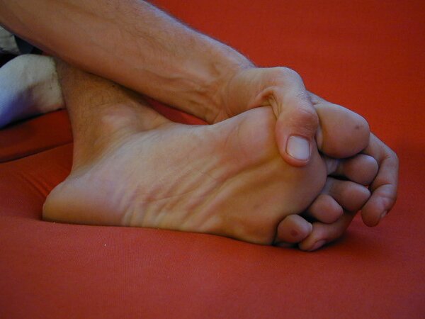 Big southern Frederick shows off size 14 feet and socks