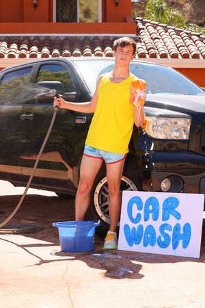 Driver Ryan Landers breeds carwash twink Zac Steele raw