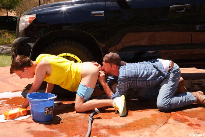 Driver Ryan Landers breeds carwash twink Zac Steele raw