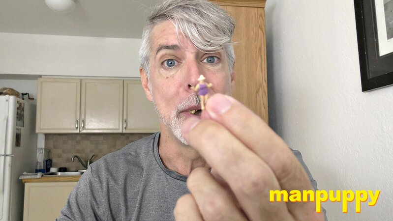 Giant Richard Lennox eats tiny friends for lunch