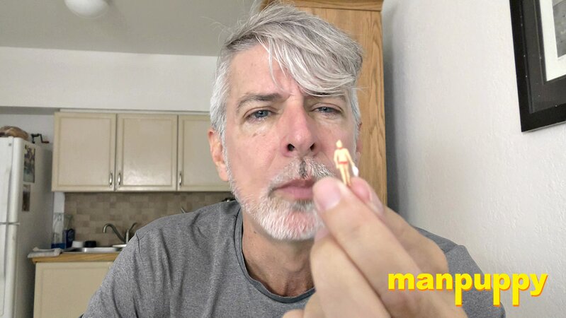 Giant Richard Lennox eats tiny friends for lunch