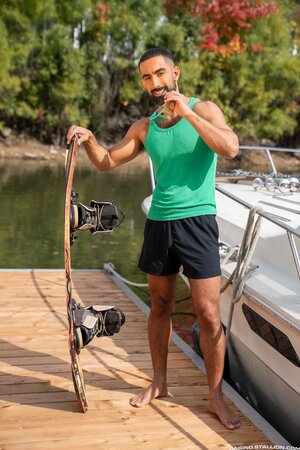 Ali Rush barebacks boat buddy Felix Trainor on the lake