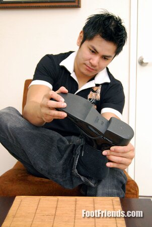 Asian muscle Scorpio shows off big feet in black socks