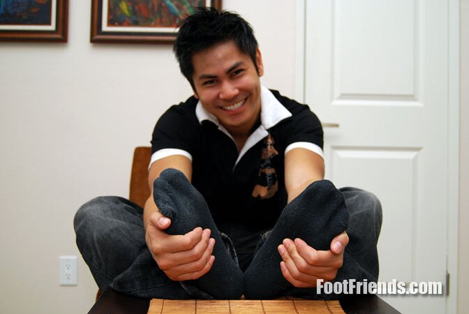 Asian muscle Scorpio shows off big feet in black socks