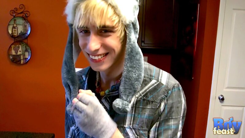 Trace Van De Kamp gets sucked and milked by Erik Tribold