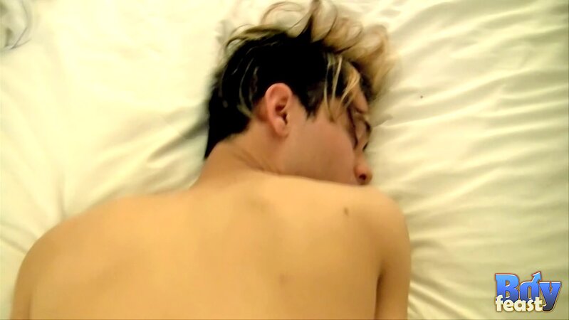 Lucas Bynes rides Trace Van De Kamp to messy cumshots