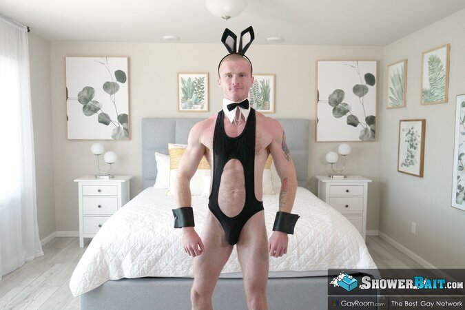 Adrian Hart breeds playboi bunny Brody Fox raw