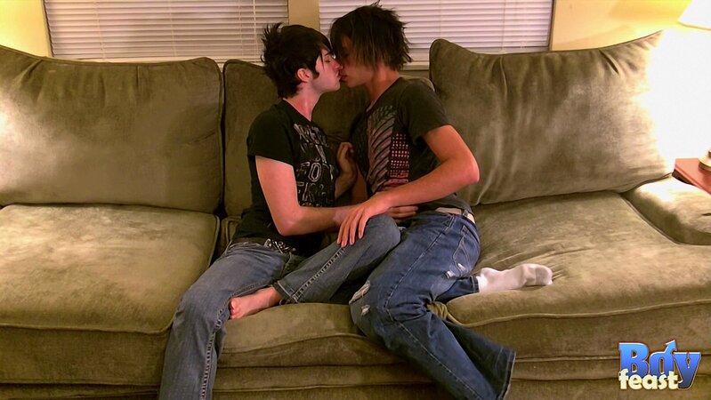 Tristan and Aron trade blowjobs and cum shots