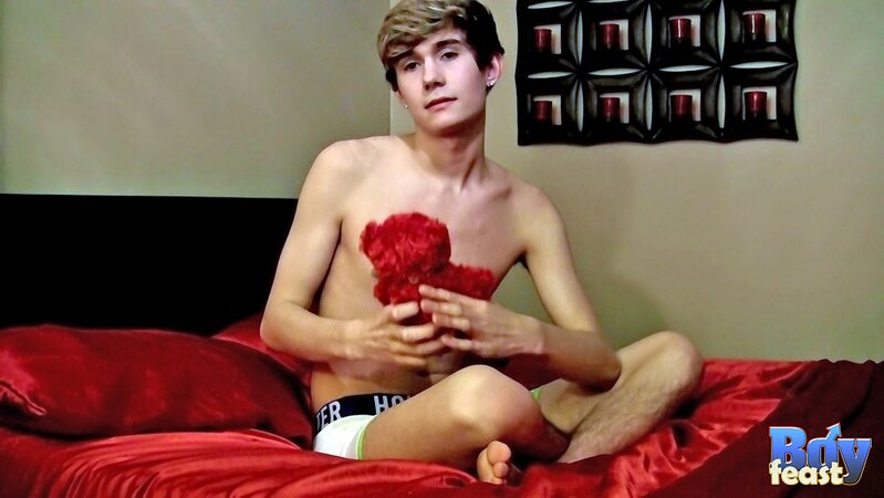 Dakota White jerks new twink cock for hot arrival load